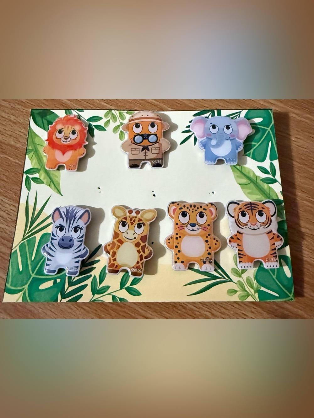 Amazon Employee Safari Animales Peccy Pins